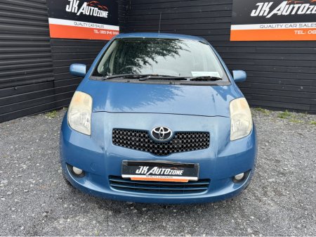 2008 Toyota Yaris - thumbnail 2