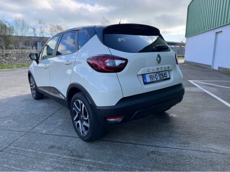 2019 Renault Captur - view 3