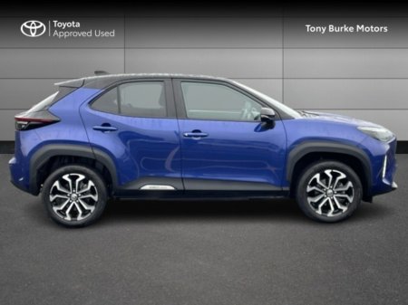 2024 Toyota Yaris Cross - LunaSport - BiTone - 1.5 Hybrid - Automatic - 1 Free Service @ 45,000 kms - EUR 180 Tax // Remote Central Locking // Front Electric Windows // Rear Electric Windows // Electric Mirrors // Heated Mir €29,799