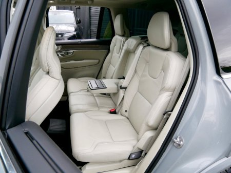 2025 Volvo XC90 T8 PHEV AWD Ultra Bright thumbnail