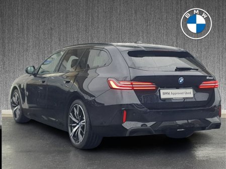2025 BMW 5 Series - thumbnail 2