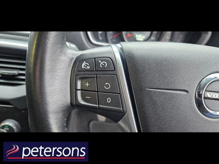 2017 Volvo V40 2.0 D2 MOMENTUM NAV + 120BHP 5DR €12,950 thumbnail