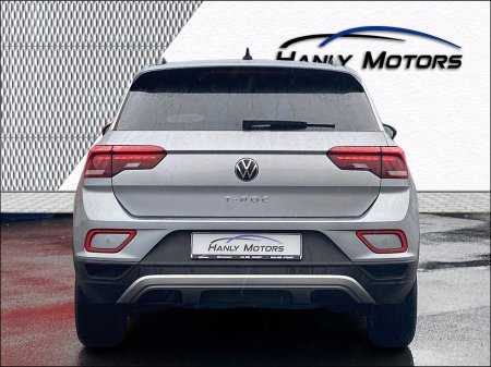 2023 Volkswagen T-Roc LIFE 2.0 TDI MANUAL 6SPEED FWD 116HP 5 €30,950 thumbnail