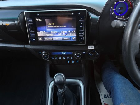 2020 Toyota Hilux DOUBLE CAB SR5 4DR thumbnail