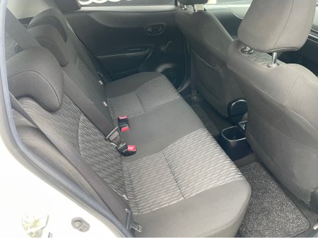 2012 Toyota Yaris - thumbnail 13