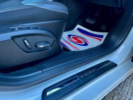 2019 Volvo V40 - thumbnail 15