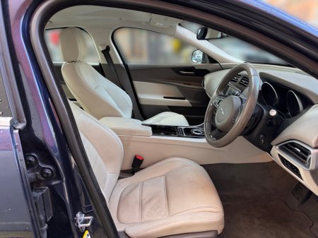 2015 Jaguar XE  €8,950 thumbnail