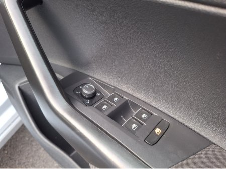 2022 Volkswagen Taigo R-LINE 1.0 TSI 110HP *Top Spec/Heated Seats/Automatic/Reverse Camera* thumbnail