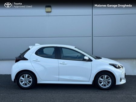 2024 Toyota Yaris - thumbnail 3