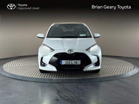 2025 Toyota Yaris HYBRID PLATINUM €31,950 thumbnail
