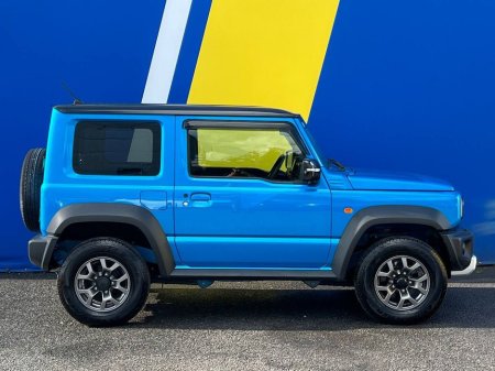 2023 Suzuki Jimny 1.5 ALL-WHEEL-DRIVE // LOW MILEAGE - 6, 400 KM // LOW RATIO TRANSFER BOX // DIGITAL CLIMATE CONTROL // 4 SEATS €31,950