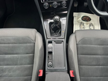 2017 Volkswagen Golf HIGHLINE 1.4 TSI MANUAL 6SPEED FWD 150HP 5DR €16,450 thumbnail