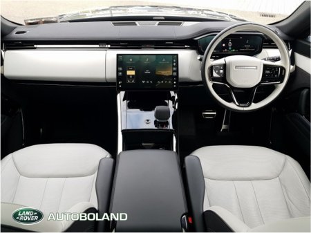 2024 Land Rover Range Rover Sport * 5 years or 150,000 KM Warranty * 3.0 PHEV P460e Dynamic SE - Sliding Pan Roof, Cold Climate Pack, Electric Deployable Towbar €102,995