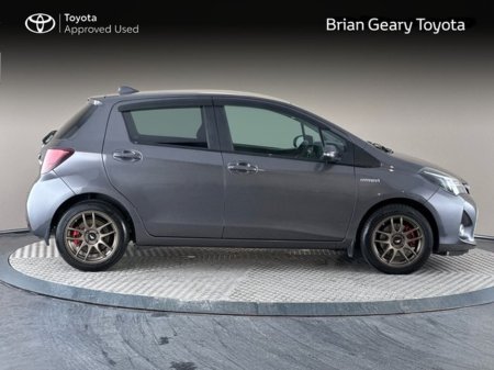 2015 Toyota Yaris - thumbnail 3