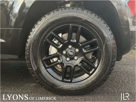 2023 Land Rover Defender - thumbnail 9