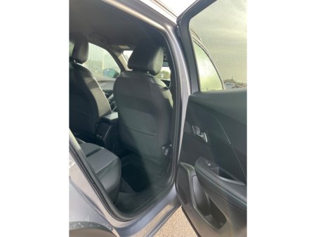 2023 Peugeot 2008 - thumbnail 10