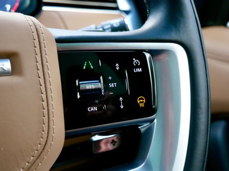 2024 Land Rover Range Rover SWB 3.0 I6 PHEV SE €128,950 thumbnail