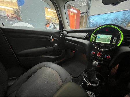 2016 MINI Cooper €12950! 2016 MINI COOPERD 5DOORS 1.5 AUTOMATIC REVERSE CAMERA AND MORE €12,950 thumbnail