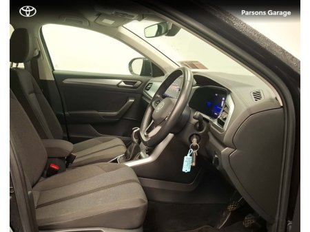 2022 Volkswagen T-Roc LIFE 2.0 TDI MANUAL 6SPEED FWD 116HP 5 5DR €29,995 thumbnail