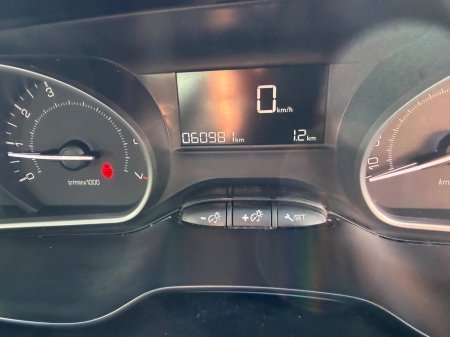 2017 Peugeot 208 - thumbnail 10