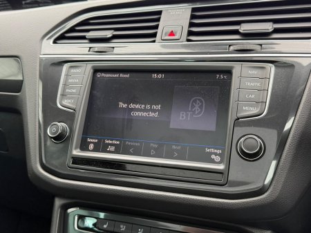 2017 Volkswagen Tiguan - thumbnail 27