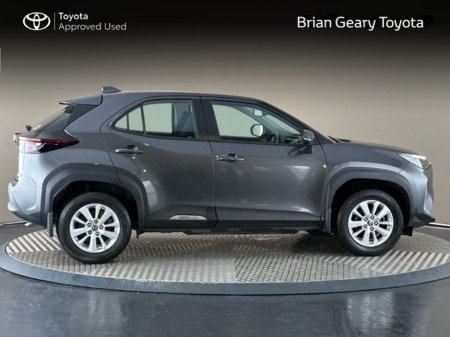 2023 Toyota Yaris Cross HYBRID LUNA €26,950 thumbnail
