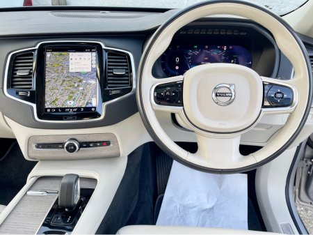 2023 Volvo XC90 - thumbnail 10