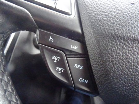 2016 Ford Focus - thumbnail 20