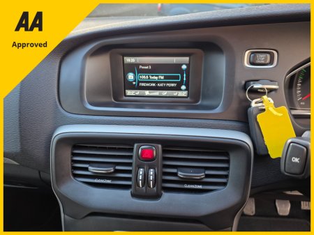 2017 Volvo V40 CROSS * ONLY 49K MILES * D2 2.0 DIESEL * €16,995 thumbnail