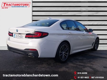 2023 BMW 5 Series - view 3