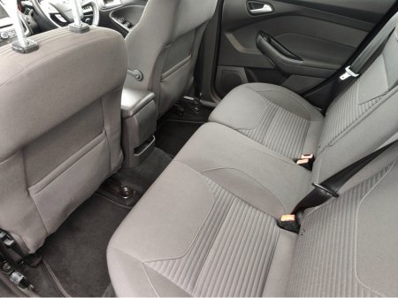 2017 Ford Focus - thumbnail 10