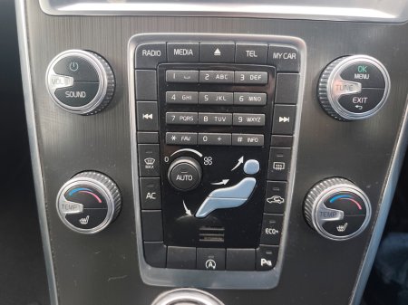 2016 Volvo XC60 D4 (190hp) FWD SE Geartronic €11,999 thumbnail