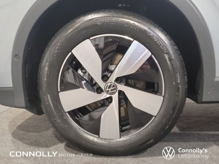 2026 Volkswagen Tiguan  thumbnail