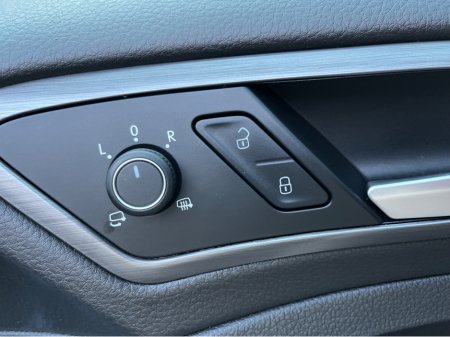 2020 Volkswagen E-Golf 136BHP 5DR AUTO E-GOLF , €16,450 thumbnail