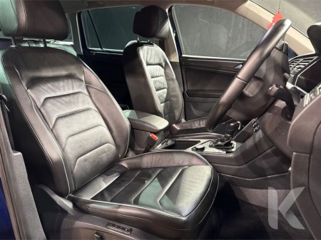 2018 Volkswagen Tiguan 2.0 TDI HIGH LINE 4WD - FULL BLACK LEATHER HEATED SEATS FRONT AND BACK - DIAMOND CUT FACTORY ALLOY WHEELS - CRUISE CONTROL - REVERSE CAMERA €29,950 thumbnail