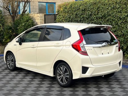 2016 Honda Fit SPORT 1.5 HYBIRD AUTO // REVERSE CAMERA // DIAMOND CUT ALLOYS // DIGITAL CLIMATE CONTROL €10,900 thumbnail