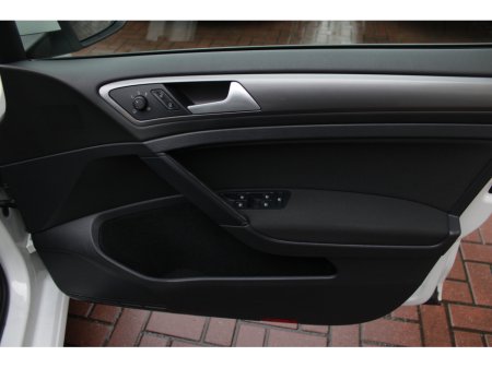 2016 Volkswagen Golf - thumbnail 10