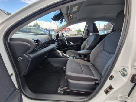 2023 Toyota Yaris 1.5 Hybrid Luna 5dr €23,449 thumbnail