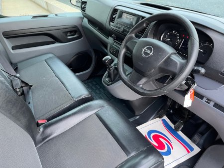 2022 Opel Vivaro - view 4