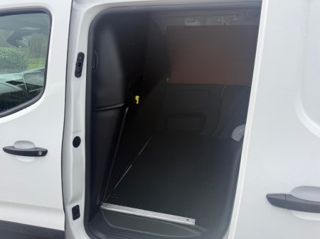 2022 Peugeot Partner - thumbnail 17