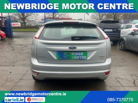 2010 Ford Focus - thumbnail 7