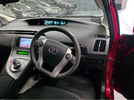 2013 Toyota Prius - thumbnail 10