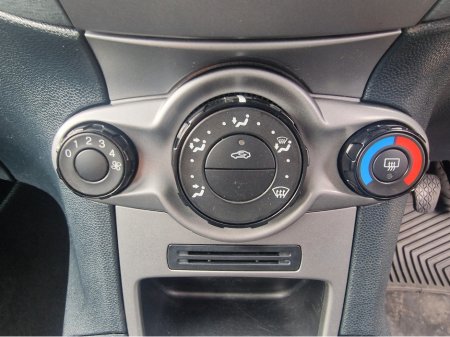 2011 Ford Fiesta - thumbnail 22