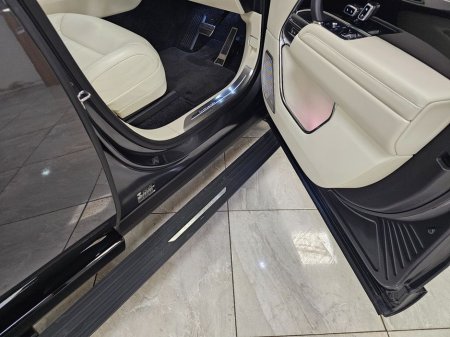 2025 Land Rover Range Rover - thumbnail 11