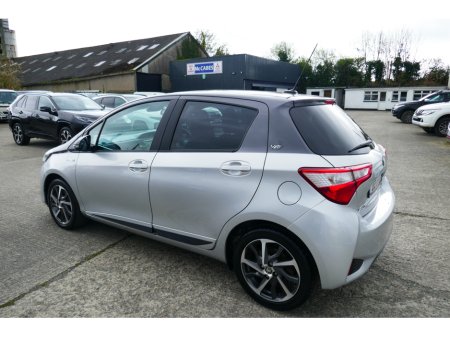 2020 Toyota Vitz - photo 6