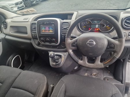 2018 Nissan NV300 - thumbnail 5