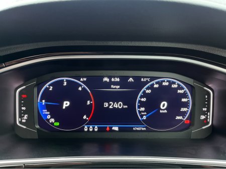 2022 Volkswagen T-Roc R-LINE AUTOMATIC 2.0 DIESEL //HIGH SPEC////HEATED SEATS//ADAPTIVE CRUISE CONTROL//KEYLESS ENTRY//REVERSE CAMERA// €29,950 thumbnail