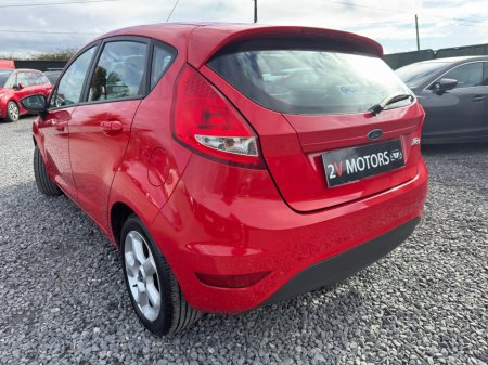 2010 Ford Fiesta - thumbnail 4