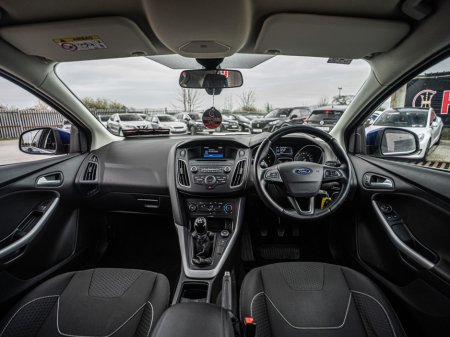 2016 Ford Focus - thumbnail 8