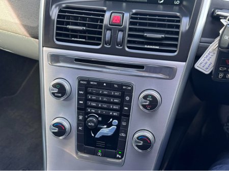 2017 Volvo XC60 - thumbnail 13